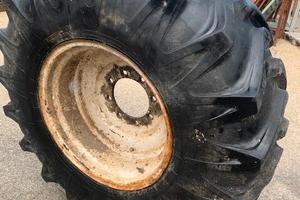 Ruota Pirelli 18.4 R 26 per mietitrebbia