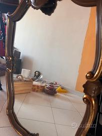 Specchio a scudo in stile barocchetto