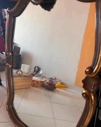 Specchio a scudo in stile barocchetto