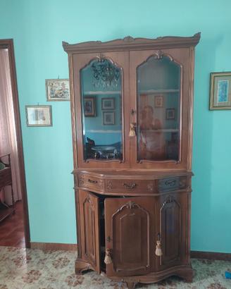Vetrina in noce