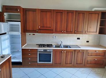 cucina in legno massello noce  lineare 