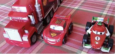 Camion Cars Saetta McQuenn con due auto originali