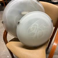 Plafoniere grandi e piccole in vetro satinato