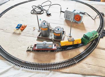 Circuito HO Stazione Gasometro Shell Luci Binari