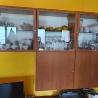 Mobile con ante e cassetti