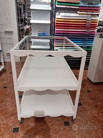 scaffali e tavoli e altri espositori per negozio