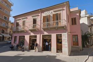 Proprietà storica primi '900 con doppio accesso