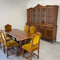  armadio e tavolo con sedie 