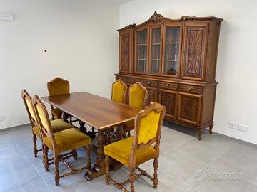  armadio e tavolo con sedie 