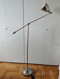 Lampada da terra orientabile stile industriale 
