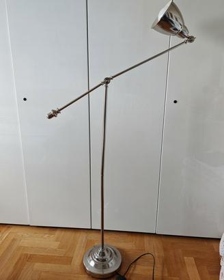 Lampada da terra orientabile stile industriale 