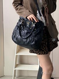 Prada Gaufre in pelle nera con tracolla originale