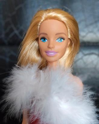 Barbie bionda con abito natalizio