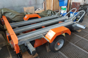 Carrello portamoto frenato tre corsie