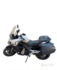 CF MOTO MT 650