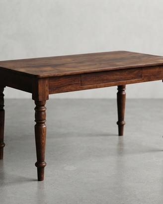 Tavolo rustico con cassetto