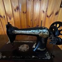 Macchina da cucire singer antica