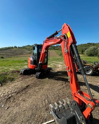 ESCAVATORE MARCA KUBOTA MODELLO U36-4 KGLS2 AT