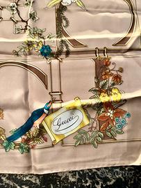 Foulard gucci
