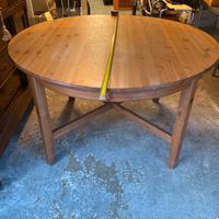 Tavolo rotondo in legno