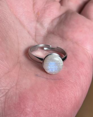 Anello con pietra di luna naturale
