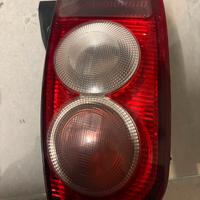 Faro posteriore micra anno 2003
