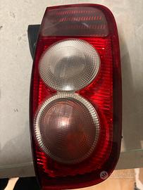 Faro posteriore micra anno 2003