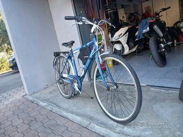 bicicletta  uomo citta Legnano Amalfi