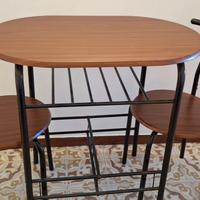 Tavolo in legno e metallo