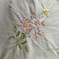 Tovaglia da te ricamata a mano