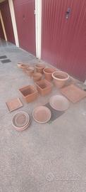 9 Vasi Plastica e Terracotta 