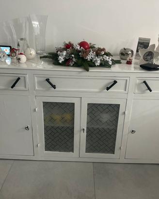 mobile bianco da arredamento