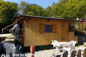Roulotte stanziale con casetta in legno