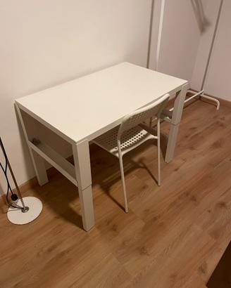 Tavolo bianco e sedia ikea