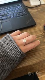 Anello in oro bianco 14kt con diamante coltivato