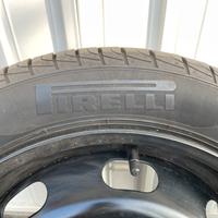Gomma Pirelli 175 55 R 15 con cerchio