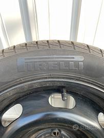 Gomma Pirelli 175 55 R 15 con cerchio