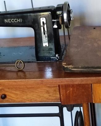 macchina da cucire vintage Necchi
