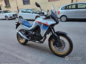 Honda Transalp 750 Ross White