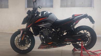 KTM duke 890 