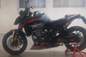 KTM duke 890 