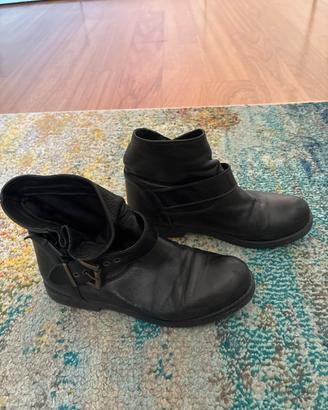 Scarponcino nero donna