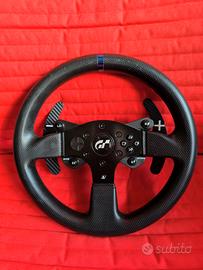 Volante Thrustmaster.