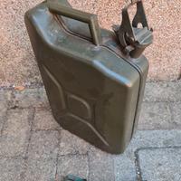 TANICA di METALLO con BECCUCCIO