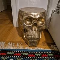 Comodino a forma di schelettro