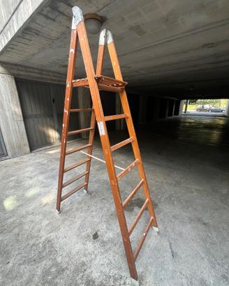Scala doppia in legno richiudibile da lavoro