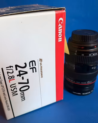Fotocamera Canon Eos 5 con obbiettivo
