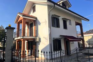 VILLA SINGOLA A GASSINO TORINESE