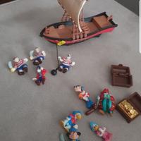 Nave pirata banda bassotti e personaggi Disney