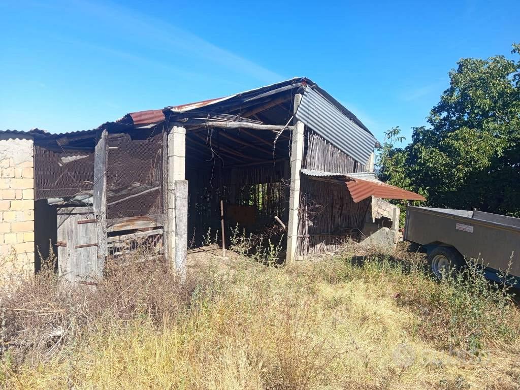 Rustico / Casale di 240 m² con 3 locali e box auto - Vista 4